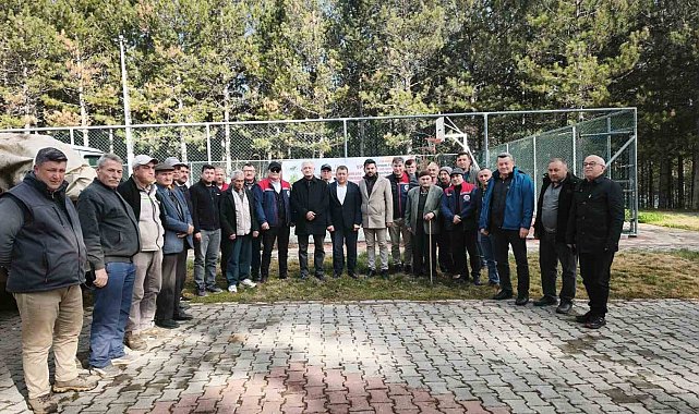 Kuyucak'ta 1200 adet kestane fidanı dağıtıldı