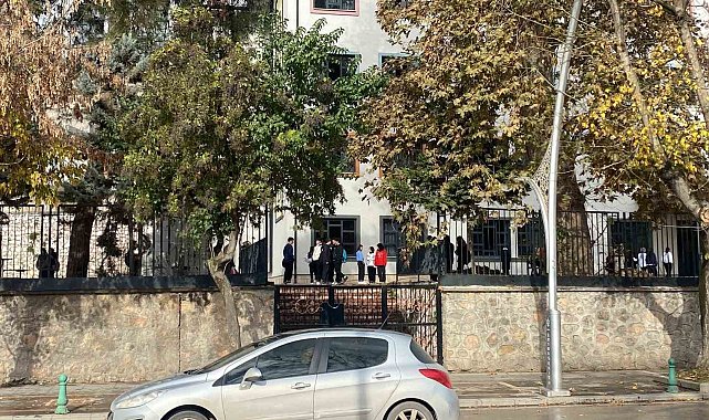 Lisede 3. kattan düşen öğrenci ağır yaralı