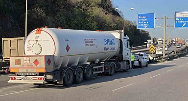 LPG yüklü tanker otomobile çarptı, facianın eşiğinden dönüldü