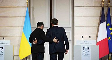 Macron: "Toprak meselelerini tartışabilecek tek taraf Ukrayna'dır"