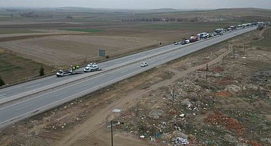 Maddi hasarlı kaza kara yolunu tek yönlü ulaşıma kapattı