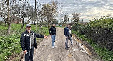 Mahallenin yıllardır süren yol çilesi vatandaşı isyan ettirdi