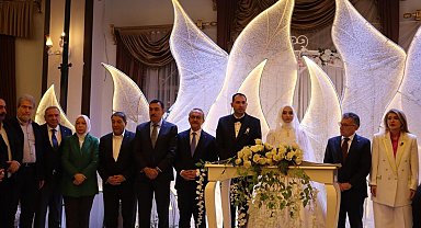Malatya Büyükşehir Belediye Başkanı Sami Er, kızının nikahını kıydı