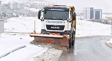 Malatya Büyükşehir Belediyesi'nden yoğun kar mesaisi
