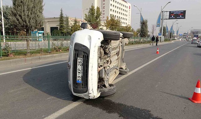 Malatya'da hafif ticari araç ile otomobil çarpıştı: 3 yaralı