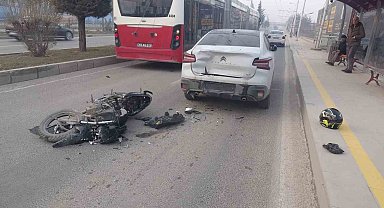 Malatya'da otomobille çarpışan motosikletli yaralandı