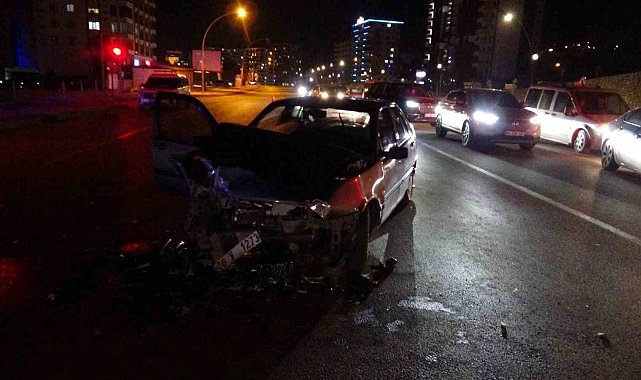 Malatya'da tır ile otomobil çarpıştı: 3 yaralı