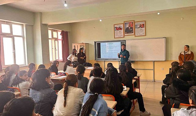 Malazgirt'te 8. sınıf öğrencilerine skolyoz taraması yapıldı