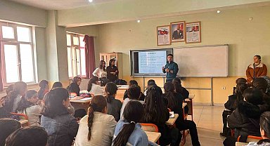 Malazgirt'te 8. sınıf öğrencilerine skolyoz taraması yapıldı