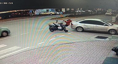 Manavgat'ta otomobille çarpışan motosiklet sürücüsü yaralandı