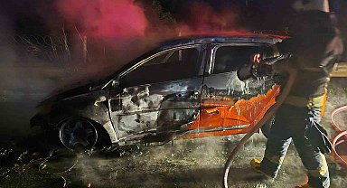 Manavgat'ta seyir halindeki araç alev alev yandı