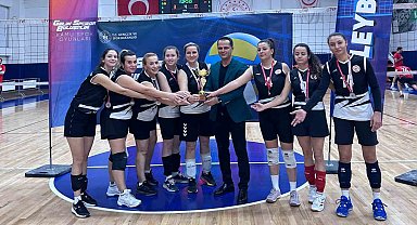 Manisa GSB Kadın Voleybol Takımı Türkiye ikincisi oldu