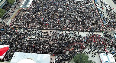 Manisa, ilk kadın başkanına ağladı