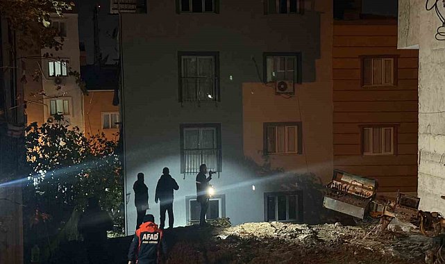 Manisa'da çatlak oluşan iki bina tahliye edildi