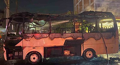Manisa'da servis otobüsü alev alev yandı