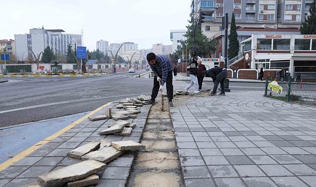 Mardin Büyükşehir Belediyesi şehirdeki engelli yollarını yeniliyor