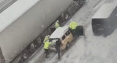 Mardin'de kar değil, kardeşlik manzaraları