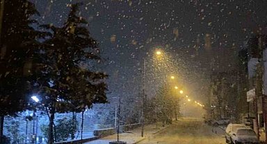 Mardin'de mevsimin ilk karı yağdı