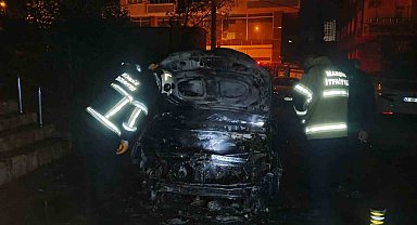 Mardin'de park halindeki otomobilde çıkan yangın söndürüldü