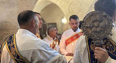 Mardin'de Süryani Hristiyanlar Noel'i Kırklar Kilisesi'nde ayinle karşıladı