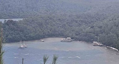 Marmaris'te 3 tekne karaya oturdu