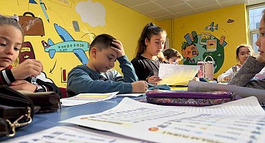 Menteşe'de çocuklar İngilizceyi eğlenerek öğreniyor