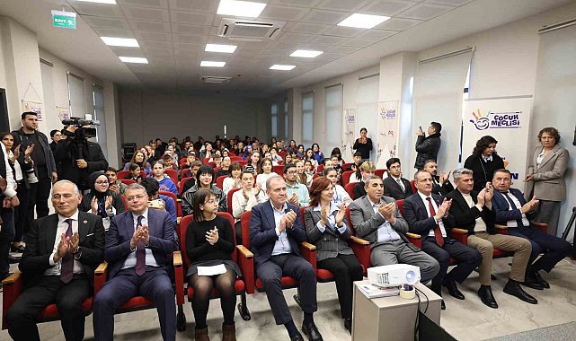 Mersin'de Çocuk Meclisi üyeleri sertifikalarını Başkan Seçer'den aldı