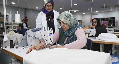 Mersin'de özel birey anneleri dikiş kursunda hem üretiyor hem sosyalleşiyor