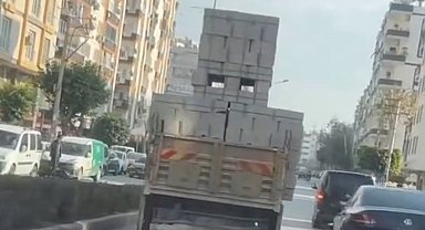 Mersin'de tehlikeli yükleme yapan kamyon sürücüsüne ceza yağdı