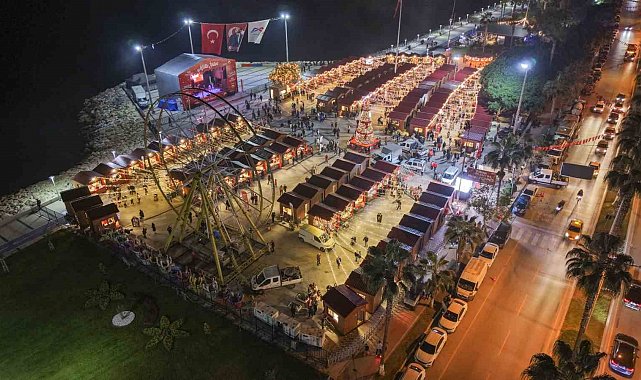 Mersin'de Yılbaşı Pazarı ışıl ışıl coşkuyla kapılarını açtı