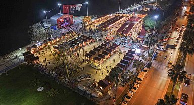 Mersin'de Yılbaşı Pazarı ışıl ışıl coşkuyla kapılarını açtı