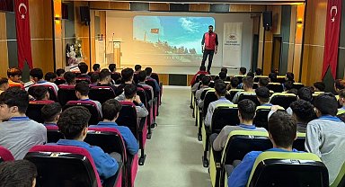 Meslek lisesi öğrencileri bağımlılıkla mücadele konusunda bilgilendirildi