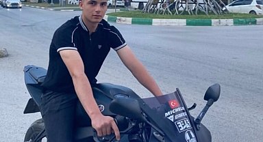 Mezarlıkta otomobilde 2 genç ölü bulundu, otomobilde isimleri yazılı şef bıçağı bulundu