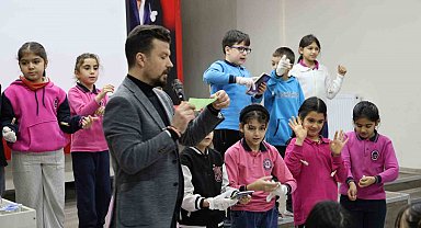 Mezun olduğu okulda teknoloji bağımlılığından kurtulma yollarını oyunla anlattı
