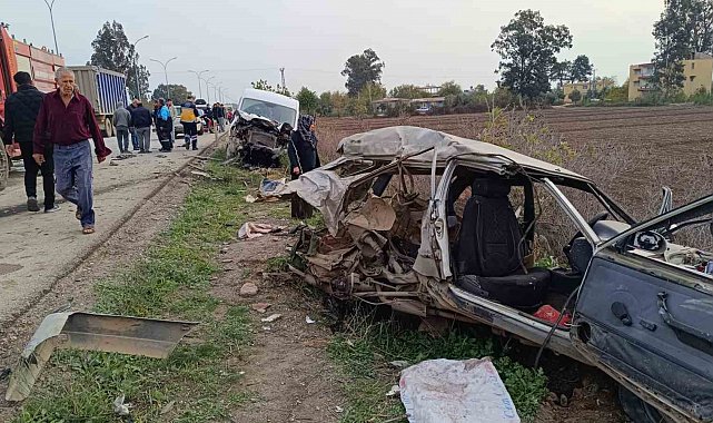 Minibüsle çarpışarak hurdaya dönen TOFAŞ'taki 2 kişi yaralandı