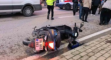Motosiklet kadına çarptı: 2 yaralı