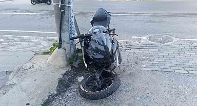 Motosiklet otomobile çarptı: 1 yaralı