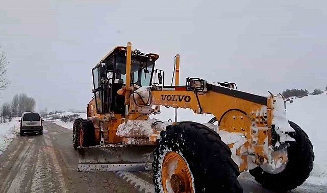 Mudurnu'da karla mücadele çalışmaları aralıksız sürüyor