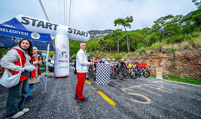 Muğla'da 100 sporcu zorlu parkurda ter döktü