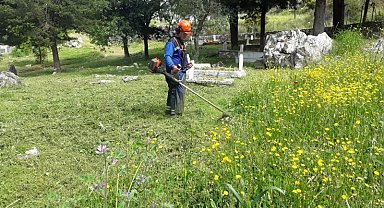Muğla'da mezarlıklarda temizlik ve bakım çalışmaları aralıksız sürüyor