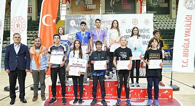 Muğla'da oryantiringde genç yıldızlar kupalarına kavuştu