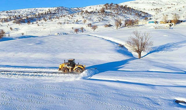 Muş'ta bir günde 333 köy yolu ulaşıma açıldı