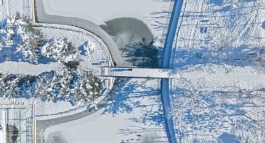 Muş'ta eksi 28 derece: Göletler dondu, çatılarda buz sarkıtları oluştu