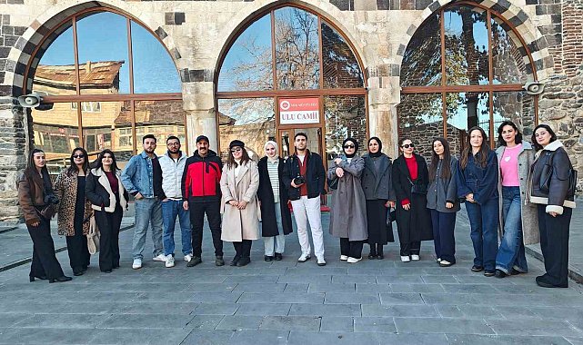Muş'ta fotoğrafçılık kursiyerleri tarihi ve kültürel mekânlarını fotoğrafladı