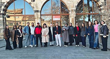 Muş'ta fotoğrafçılık kursiyerleri tarihi ve kültürel mekânlarını fotoğrafladı