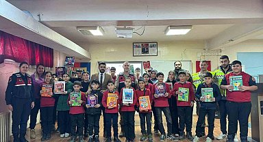 Muş'ta jandarmadan öğrencilere kişisel güvenlik ve güvenli internet eğitimi