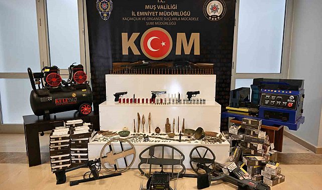 Muş'ta kaçakçılık operasyonu: Çok sayıda silah, mühimmat ve tarihi eser ele geçirildi