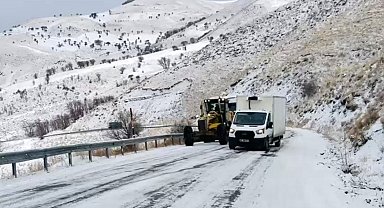Muş'ta mahsur kalan 20 araç kurtarıldı