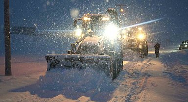 Muş'ta yeni yıl mesaisi: Vali Çakır sahadaki ekipleri ziyaret etti
