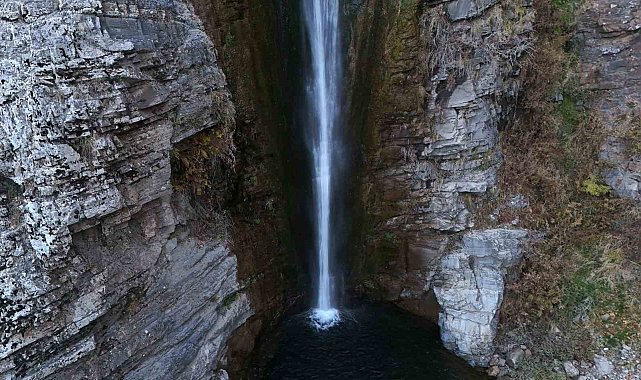 Mutki'nin saklı cenneti Gümüşkanat Şelalesi hayranlık uyandırıyor